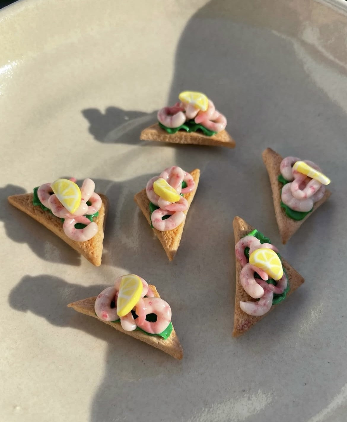 Shrimp sandwich magnet